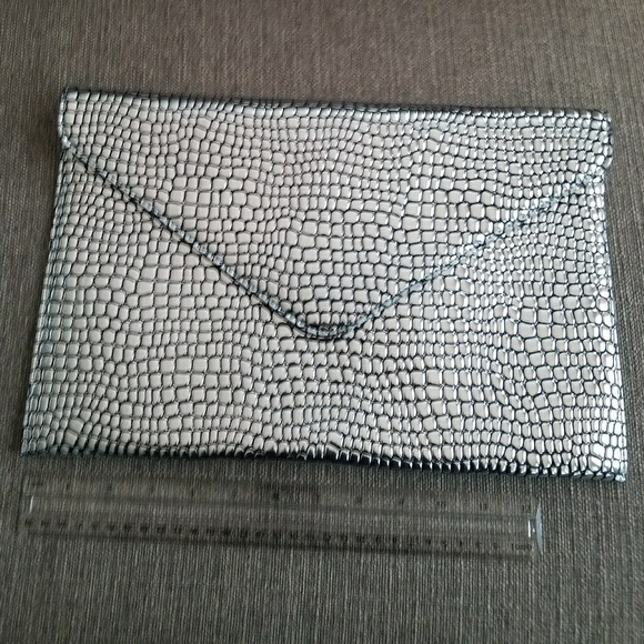 Large Envelope Clutch - Picture 2 of 4